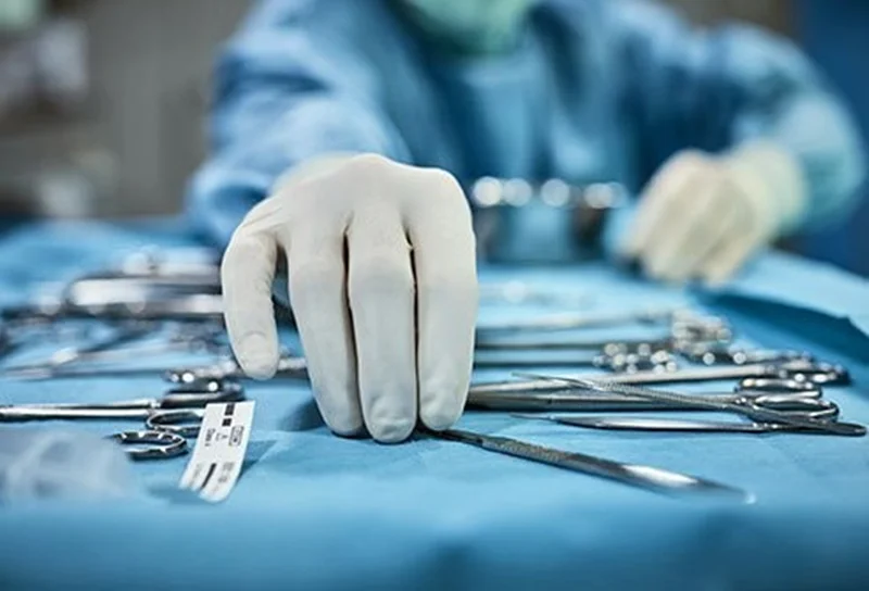 عمل جراحی شقاق با روش اسفنکتروتومی